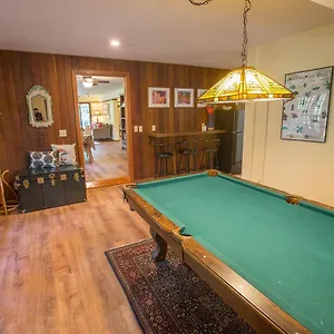 Hale Mauna Loa Upper Level With Shared Hot Tub Holiday home Volcano